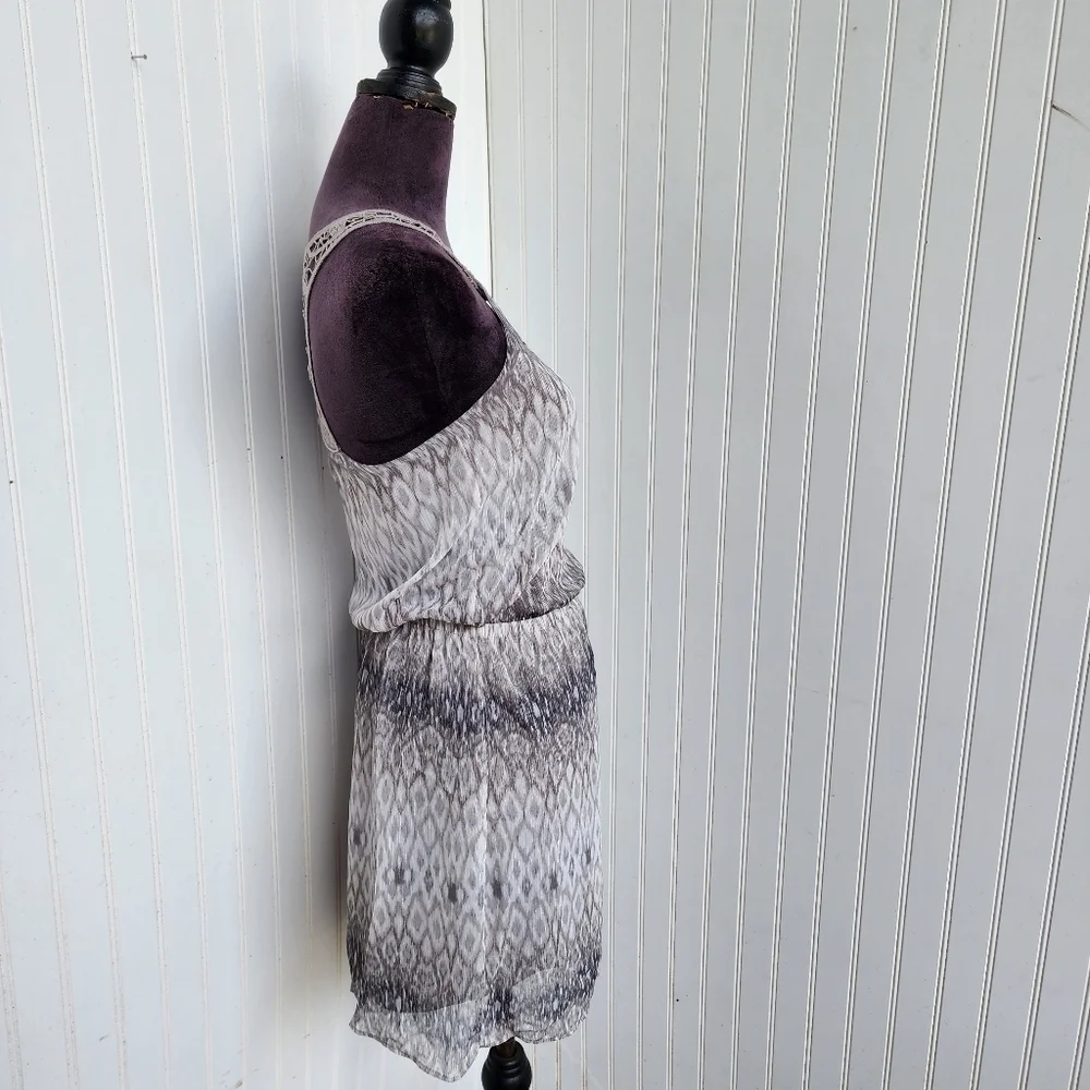 EXPRESS Sleeveless Gray Layered Dress Laced Neckline Elastic Waist Sz XS